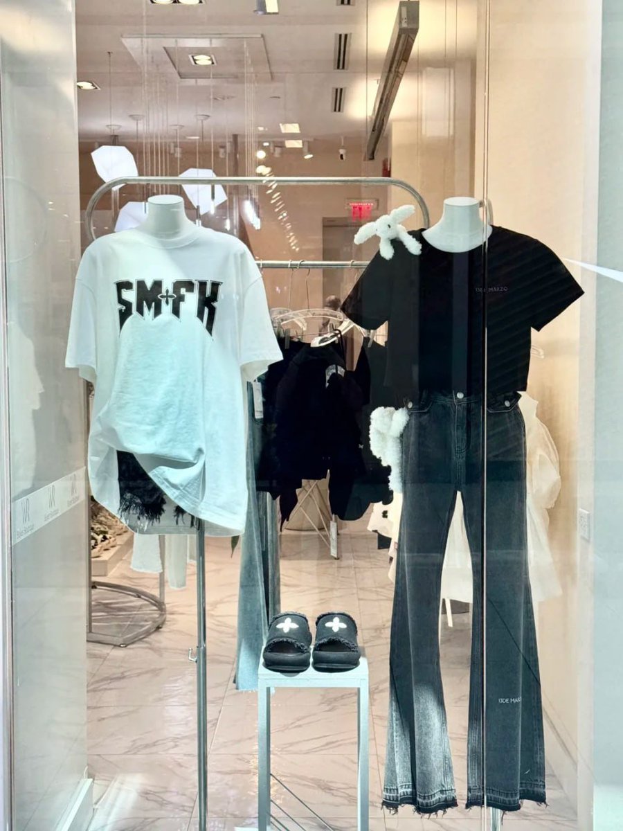 queen_emma01's tweet photo. Every purchase is a small reminder that you deserve to treat yourself with kindness and joy😊💝 #fashion #style #shoppingvibes https://t.co/2IYKmSLKG0