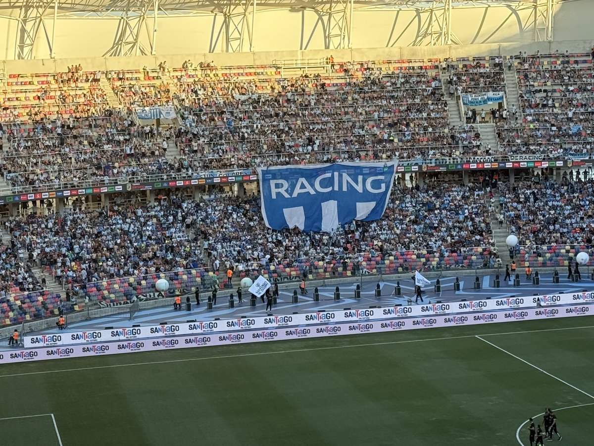 #Racing ya hizo el reconocimiento del campo de juego. Al césped se lo nota un poco seco producto del intenso sol que ha pegado todo el día. ☀️

📻 Desde las 20.00 hacemos la transmi x <a href="/radiomitre/">Radio Mitre</a> junto a <a href="/anellogaby/">Gabriel Anello</a>, <a href="/lombardigus/">Gustavo Lombardi</a>, <a href="/SaraceniGian/">Gianluca Saraceni</a>, y <a href="/MarianoGenisso/">Mariano Genisso</a>.