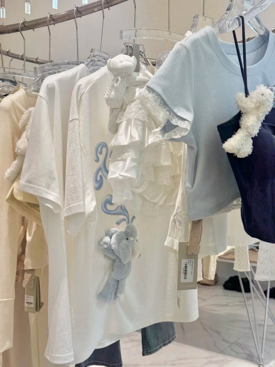 queen_emma01's tweet photo. Every purchase is a small reminder that you deserve to treat yourself with kindness and joy😊💝 #fashion #style #shoppingvibes https://t.co/2IYKmSLKG0