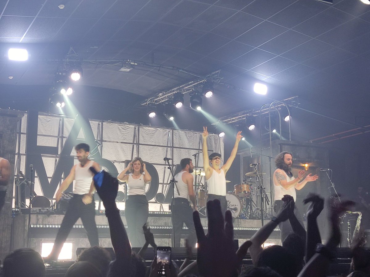 pepemdiaz's tweet photo. No esperaba menos de @estoesLaMODA ... Brutal el concierto en Málaga. No os fallaré en el próximo, eso sí, si es posible en Sevilla 😉 https://t.co/k5QFjJXlqf