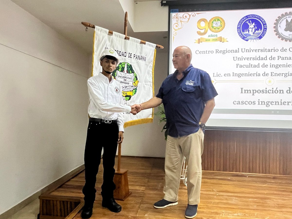 El recien graduado Ing. Abdiel Salinas fue distinguido por autoridades universitarias de la Universidad Nacional, como el MÁS ALTO INDICE ACADÉMICO de su promoción.
Hemos instruido a nuestro departamento de Recursos Humanos para su reclutamiento y entrenamiento a inicios de Enero