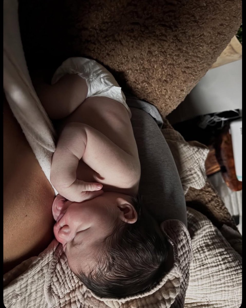 T0PNEWWS's tweet photo. YA NACIOOOOO YA NACIOOOO Y NACIOOOOOOOO EL BEBE DUN https://t.co/Ao2QEpQqA6