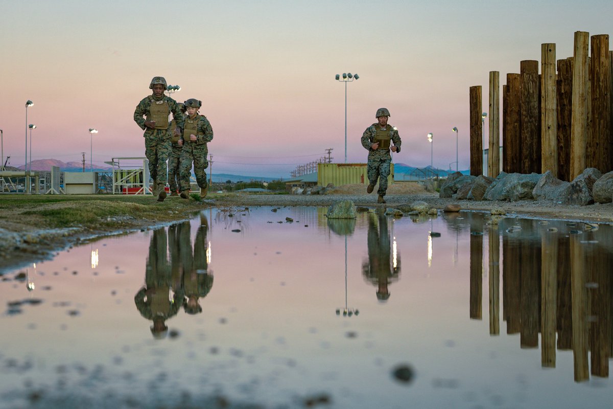 USMC's tweet image. #Marines with Marine Corps Martial Arts Instructor Course 9-26 take part in physical training at @MCAGCC29Palms, California.

The MCMAIC certifies Marines to instruct and monitor Marine Corps Martial Arts Program training and advance Marines in the program while testing and…