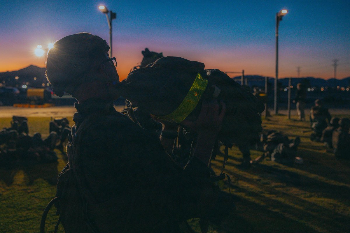 USMC's tweet image. #Marines with Marine Corps Martial Arts Instructor Course 9-26 take part in physical training at @MCAGCC29Palms, California.

The MCMAIC certifies Marines to instruct and monitor Marine Corps Martial Arts Program training and advance Marines in the program while testing and…