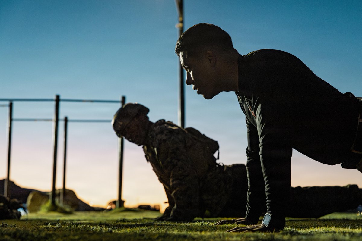USMC's tweet image. #Marines with Marine Corps Martial Arts Instructor Course 9-26 take part in physical training at @MCAGCC29Palms, California.

The MCMAIC certifies Marines to instruct and monitor Marine Corps Martial Arts Program training and advance Marines in the program while testing and…