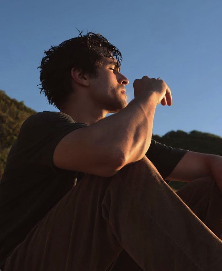 أنـا لا أحتـاج
تطبـيق
يقدمـني في العمـر
ويغيـر شـگلي  ،...

أنـا أحتـاج  تطبـيق
يزيد مرتبـي الشـهري ..!!