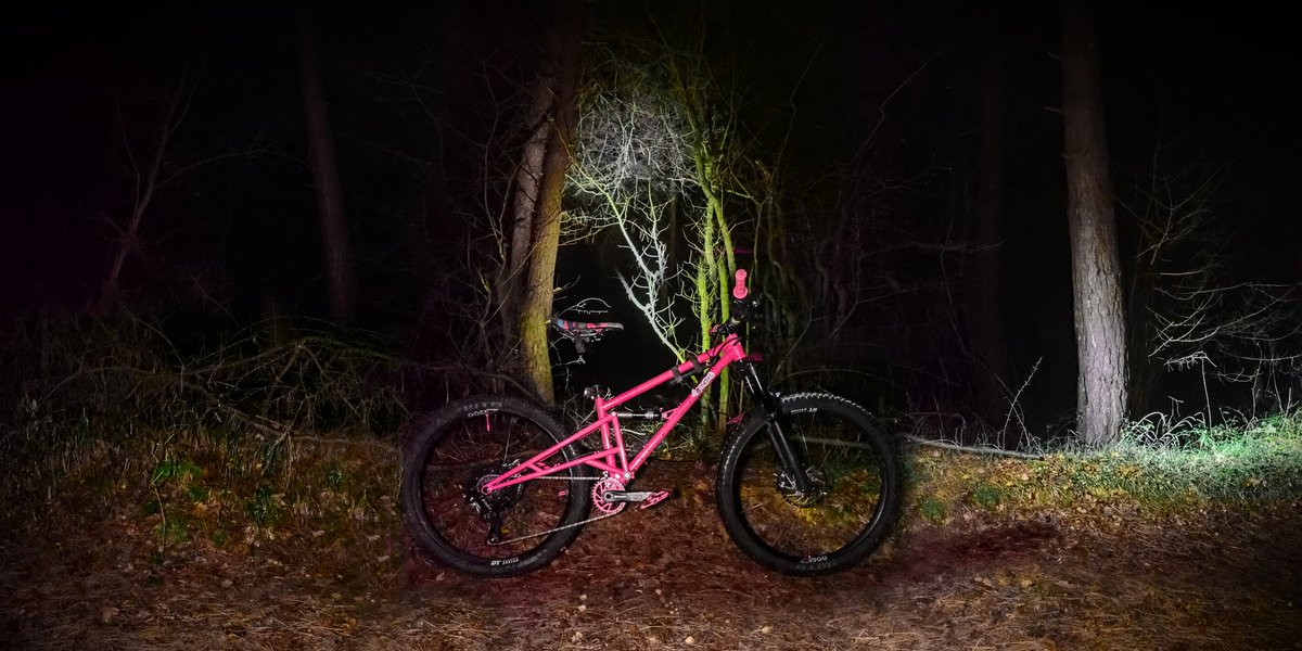 rrrooobbbppp's tweet photo. A Photo A Ride 2025 No.50
#photography #mtb #bike #cycling #mountainbike #OMSYSTEM #darktable #winter #nightride https://t.co/k1W1rCA8V3