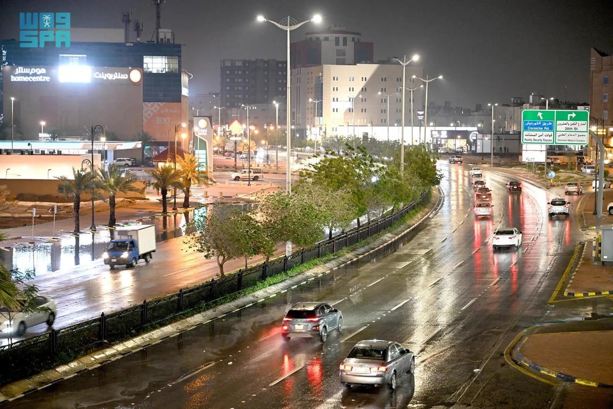 Dmm_city's tweet photo. الدمام فاتنة دائماً ❤️
وتشتد فتنة في الشتاء ☔️
ومع المطر وتحت الغيوم 🌧️ https://t.co/NpWgF1jMNi