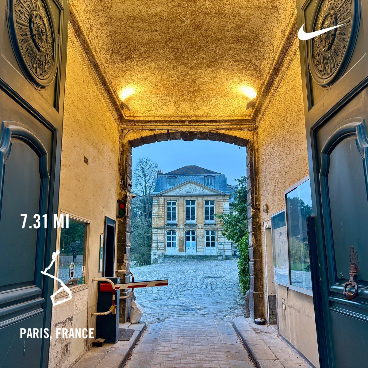 yllwbss's tweet photo. “Joyaux Dynastiques 🌟👑☁️😊” Saturday #yellowboss stroll. #chilly #grey #winter #afternoon #onrails #powerslide #activetilt #etchasketch #jardindesplantes #jardintinorossi #cathédralenotredame #îlestlouis #paris #france 🇫🇷 #eu 🇪🇺 https://t.co/lJVORFNZxx
