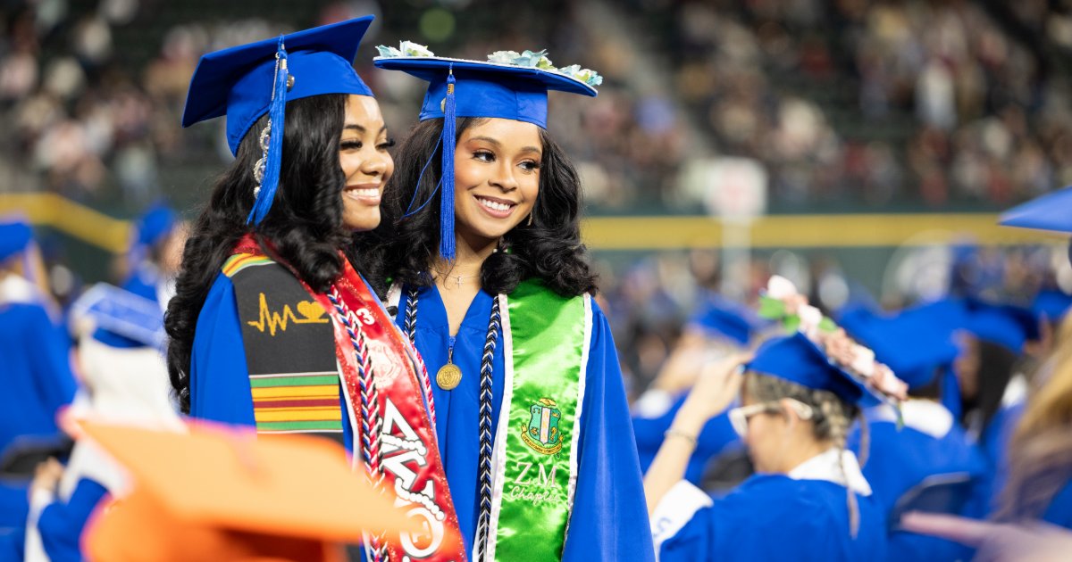 UTArlington's tweet photo. Congratulations to our newest graduates from the College of Nursing and Health Innovation and the School of Social Work!
#ForeverMaverick #UTA #CONHI #SSW https://t.co/x0c6hWe1SD