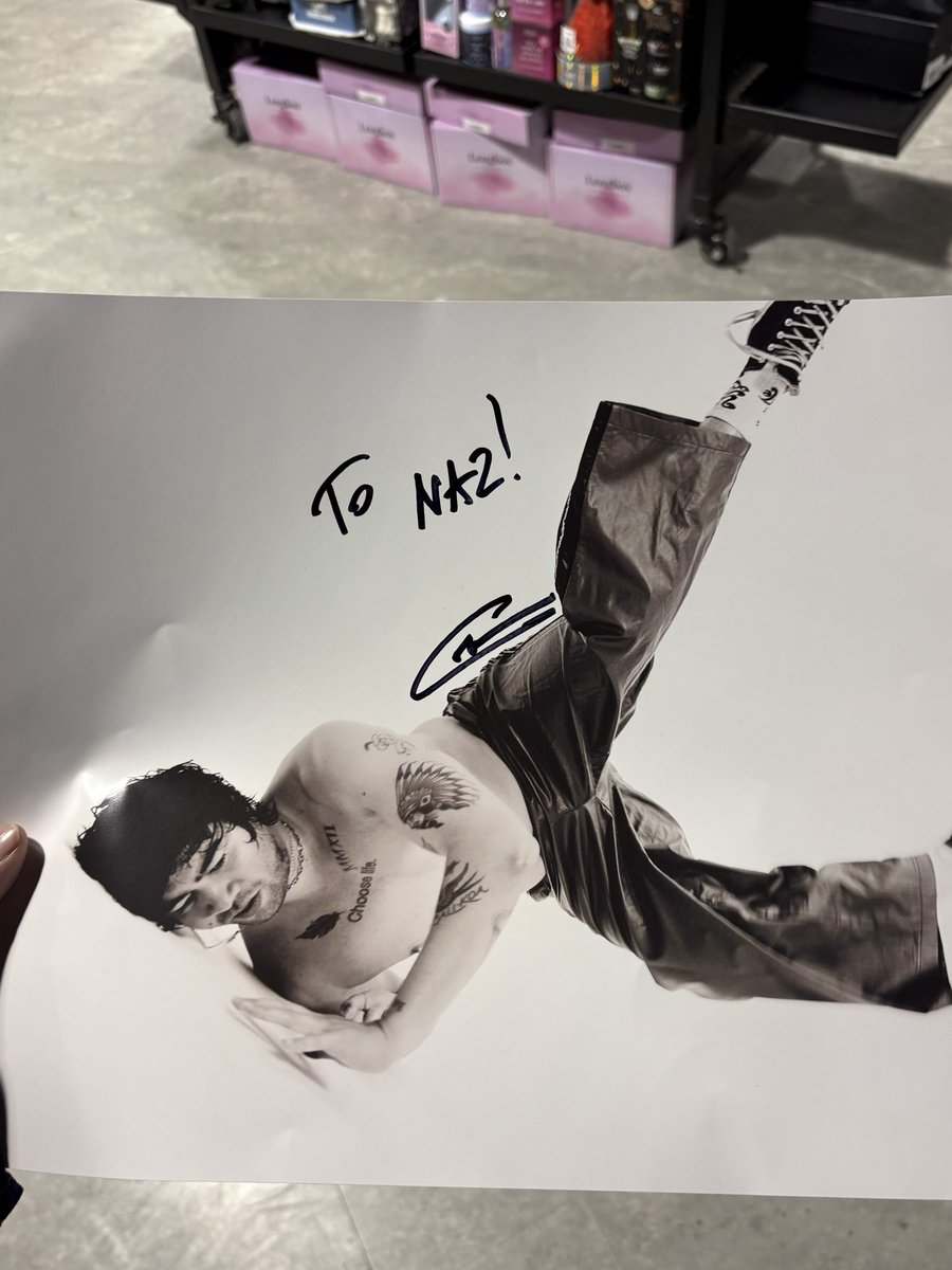 flatIinecth's tweet image. happy 6 months to my most anticipated release! oco will forever be more than just an album to me and everyday i fall more and more in love with it @Calum5SOS we miss our ceo !! 💙