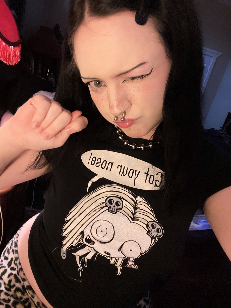 devoulita's tweet photo. got your nose!! new shirt came in hehe #romandirge https://t.co/G17otM8VVh