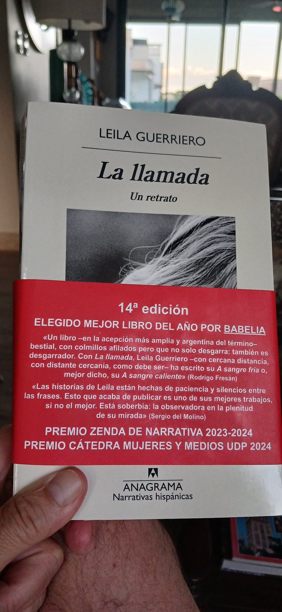 #SilviaLabayru militó en #Montoneros a sus 20 años. Fue secuestrada estando embarazada y confinada en la #ESMA.
Allí fue torturada y violada por sus captores.
<a href="/leilaguerriero2/">Leila Guerriero</a> en este libro retrata el dolor de las víctimas en los años más oscuros de la #Argentina.
Excelente 10 👌
