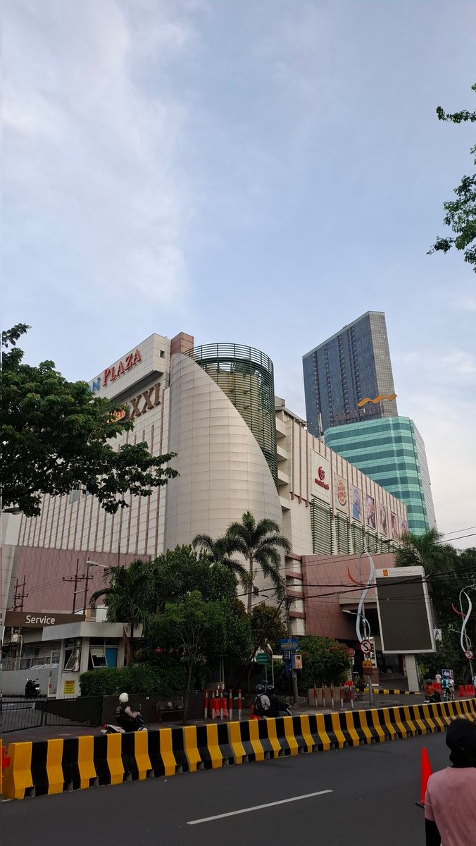 tall_man tweet media