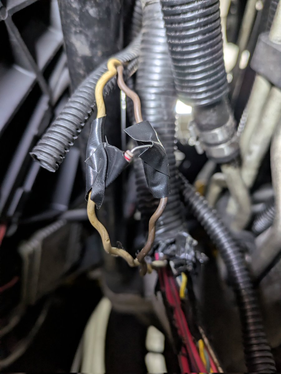 V0TVLKlmg269732's tweet photo. Finally starting to understand how the Corvette CAN system and wiring actually work…

But seriously—
why route unnecessary signals through the ABS unit? 😤

If you’re building a track car,
ABS delete is the only choice anyway.

#CorvetteC6
#CANbus
#ABSDelete
#RaceCarLife https://t.co/bMju3YfMne