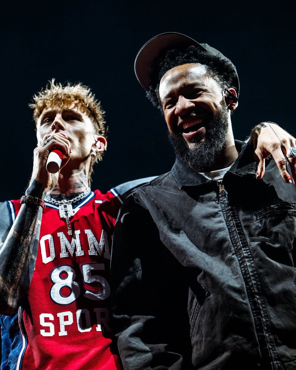 brothers 🖤🤞 <a href="/machinegunkelly/">mgk</a> <a href="/_slimxx_/">XX</a>