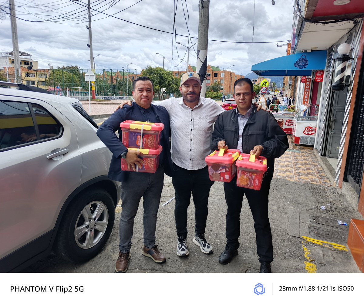 Y seguimos con la entrega de anchetas los afiliados muy agradecidos y nosotros contentos por contar con ellos gracias