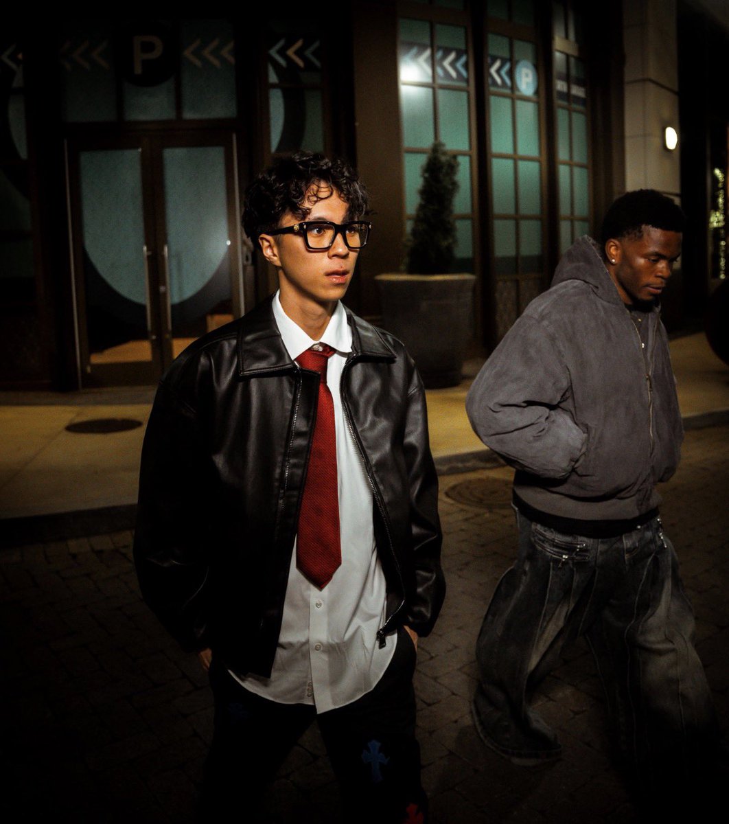 HardestFitPics's tweet image. Ray just got styled by Davis 🔥