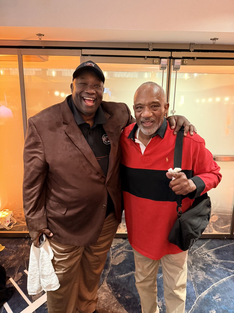 RealBillySims's tweet image. Behind the scenes before tonight’s #Heisman is announced!

#billysims #heismantrophy