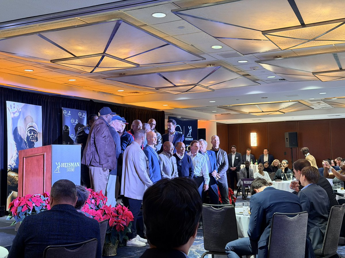 RealBillySims's tweet image. Behind the scenes before tonight’s #Heisman is announced!

#billysims #heismantrophy