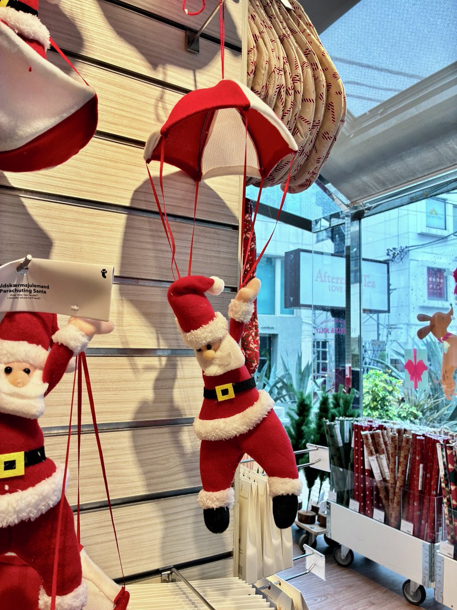 クリスマス商品の中で人気No.1は、こちらのサンタパラシュート