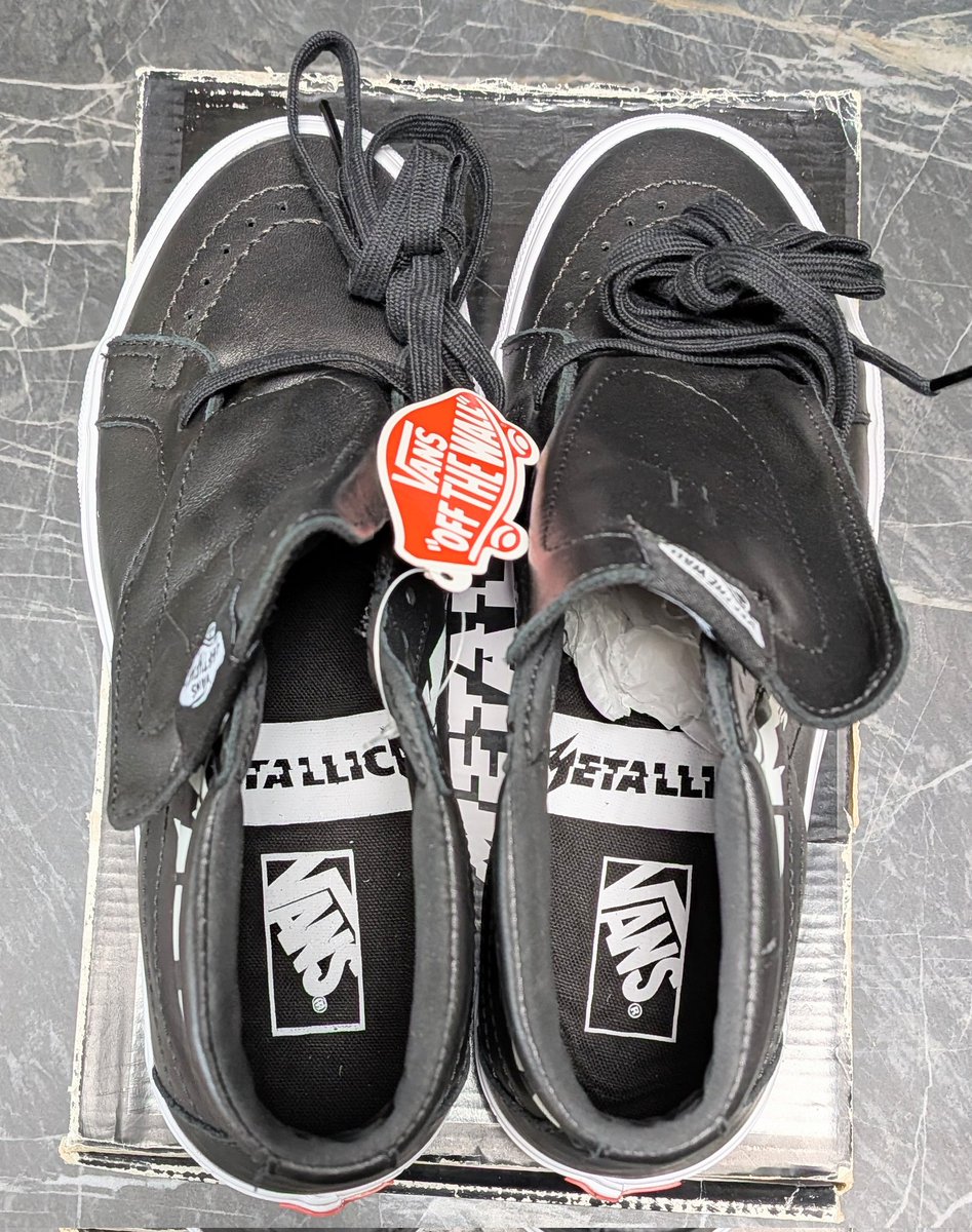 【フォロー＆リポストで応募！】
🎄メイデン Xマス プレゼント企画！🎁
メタリカ関係者から入手した
超貴重な "VANS＆METALLICA" コラボ
別注限定公式スニーカー！
 （タグ付き新品未使用品・27cm）
ボディとミッドソールのメタリカロゴが
超クール！
メタルライブにコレ履いて目立っちゃえ！