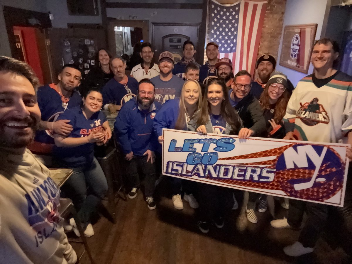 Selfie by <a href="/connorjameshuck/">C⛳</a> 

Great crew in Charlotte, NC for our December meetup!

<a href="/NYIslanders/">New York Islanders</a> | #isles #islesnation