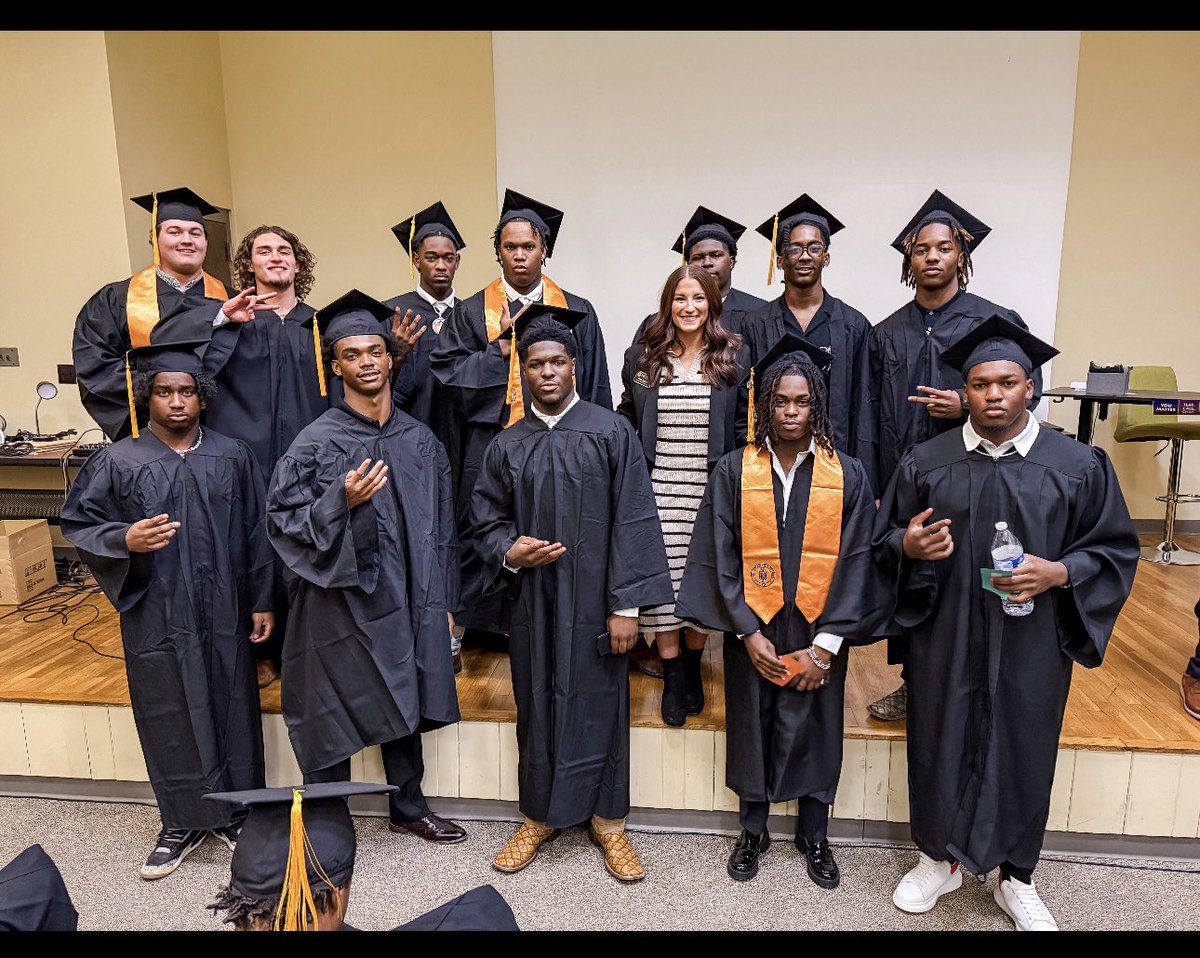 Jalen Spikes “🎱” tweet media