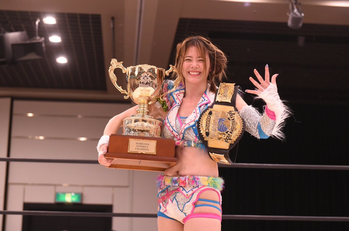 Marigold_Joshi's tweet image. In honor of John Cena’s final match, here’s a picture of Cena and Mayu Iwatani after her latest Superfly title defense! 
#UCantSeeMe
#pw_mg
#JohnCena