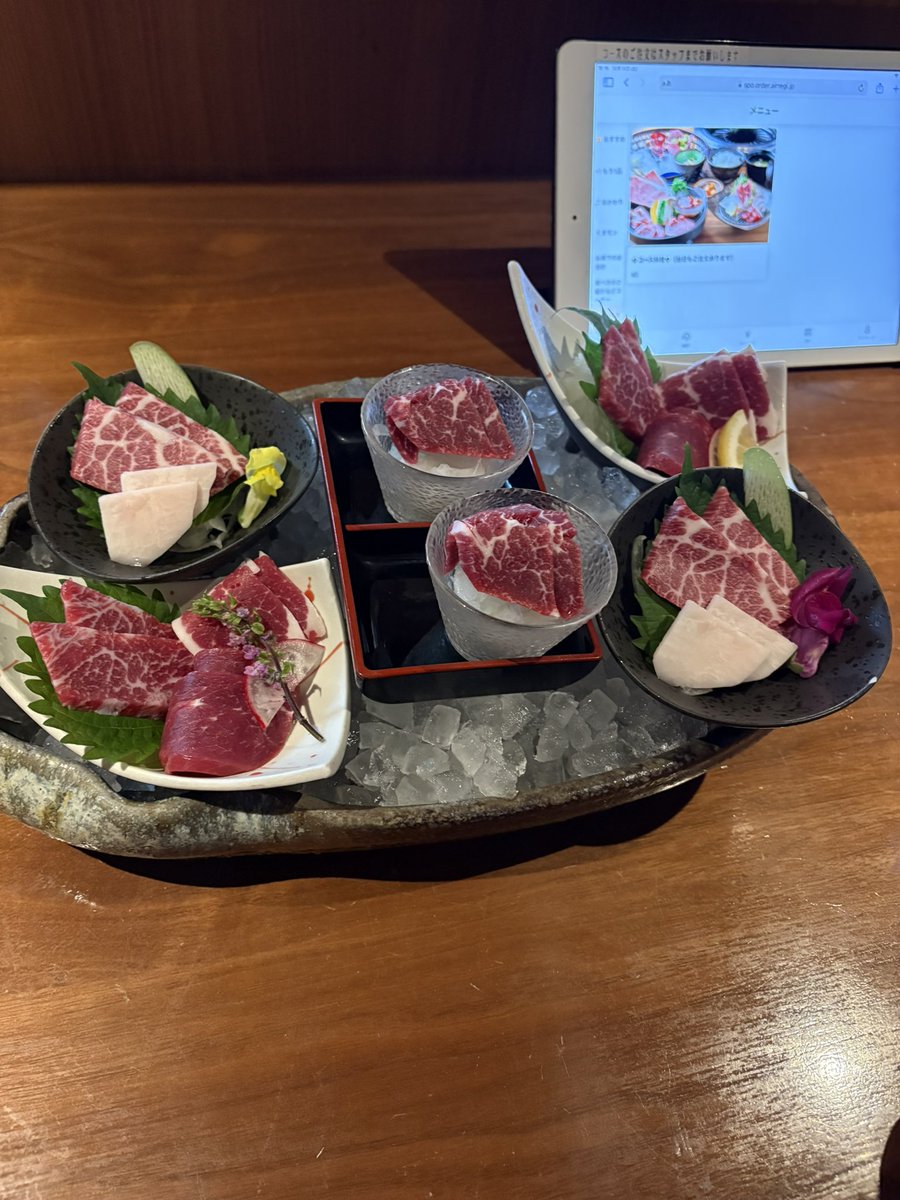PS4EPE7's tweet photo. 熊本に来たらやっぱ馬刺し食べとかないとだよね〜
2人で行ったらまぁまぁな額なったけど美味しかった☺️ https://t.co/LUB70Jb90f