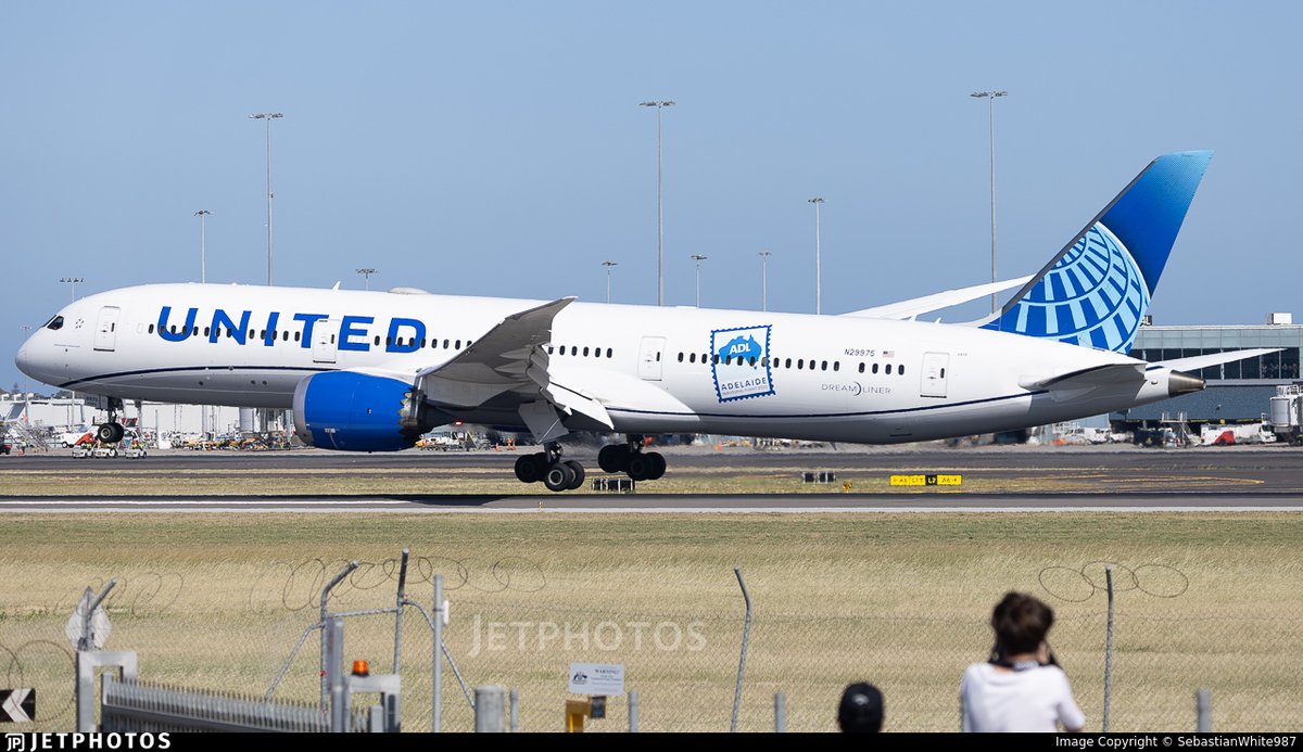 JetPhotos's tweet image. United’s inaugural flight to Adelaide touching down wearing a special decal. jetphotos.com/photo/11928299 © SebastianWhite987