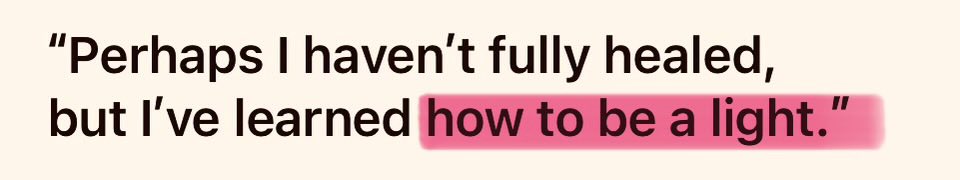 يا جمال هذا الاقتباس: 

"ربما لم أُشفَ بالكامل، لكنني تعلمت كيف أُضيء"