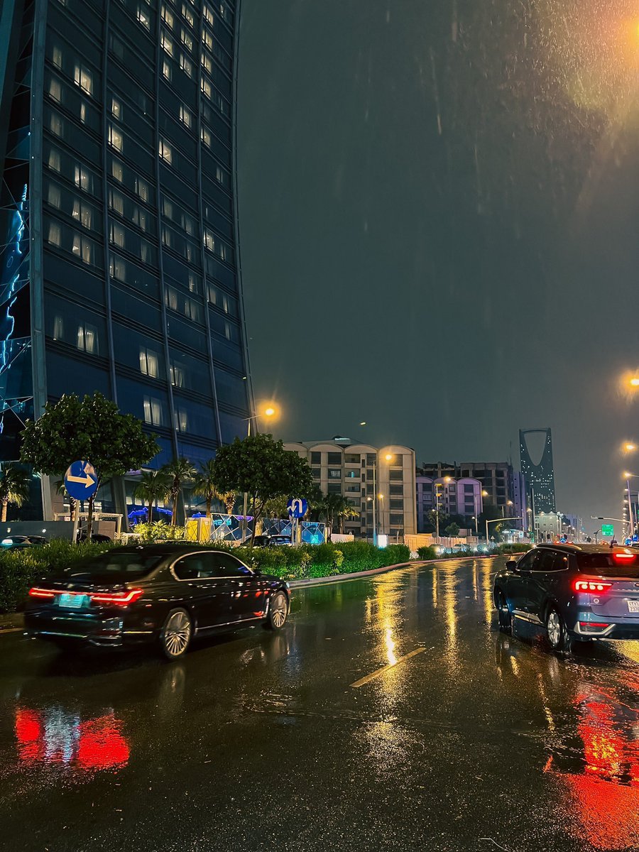 iih4u's tweet image. الرياض أجمل مدينة بالعالم وقت المطر