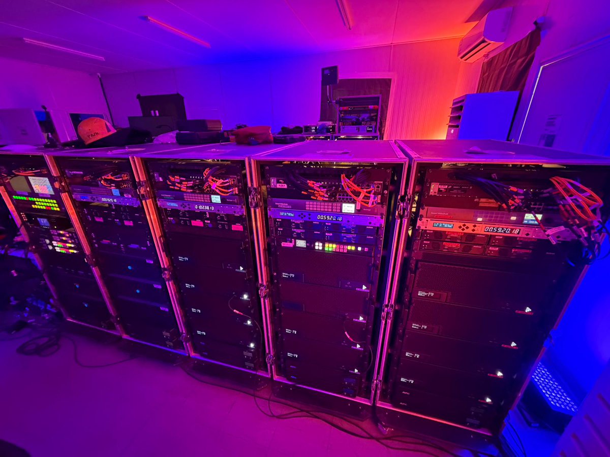 Oriontech_AV's tweet photo. And that's the end of the weekend. 12 GX3s and GX3+s plus resolume and about 20 guest servers routed and scaled through 6 E3s and on to Coex processing. Roughly 40 netgear av line switches, 35 or so matrox extio kvms, previs suite with more disguise and barco products..... https://t.co/zupMrtOGPg