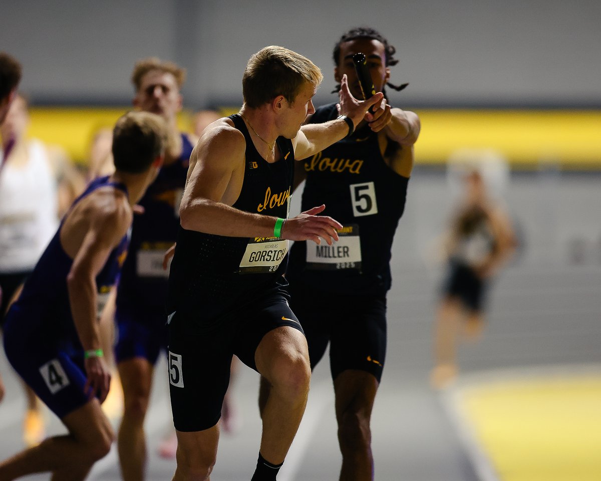 IowaXC_TF's tweet photo. Bringing the heat in the relay 🙌

Men’s 4x400-Meter Relay:
2. Miller, Gorsich, DeVaughn III, Leicht - 3:15.99 https://t.co/ep7Y6IZO0a