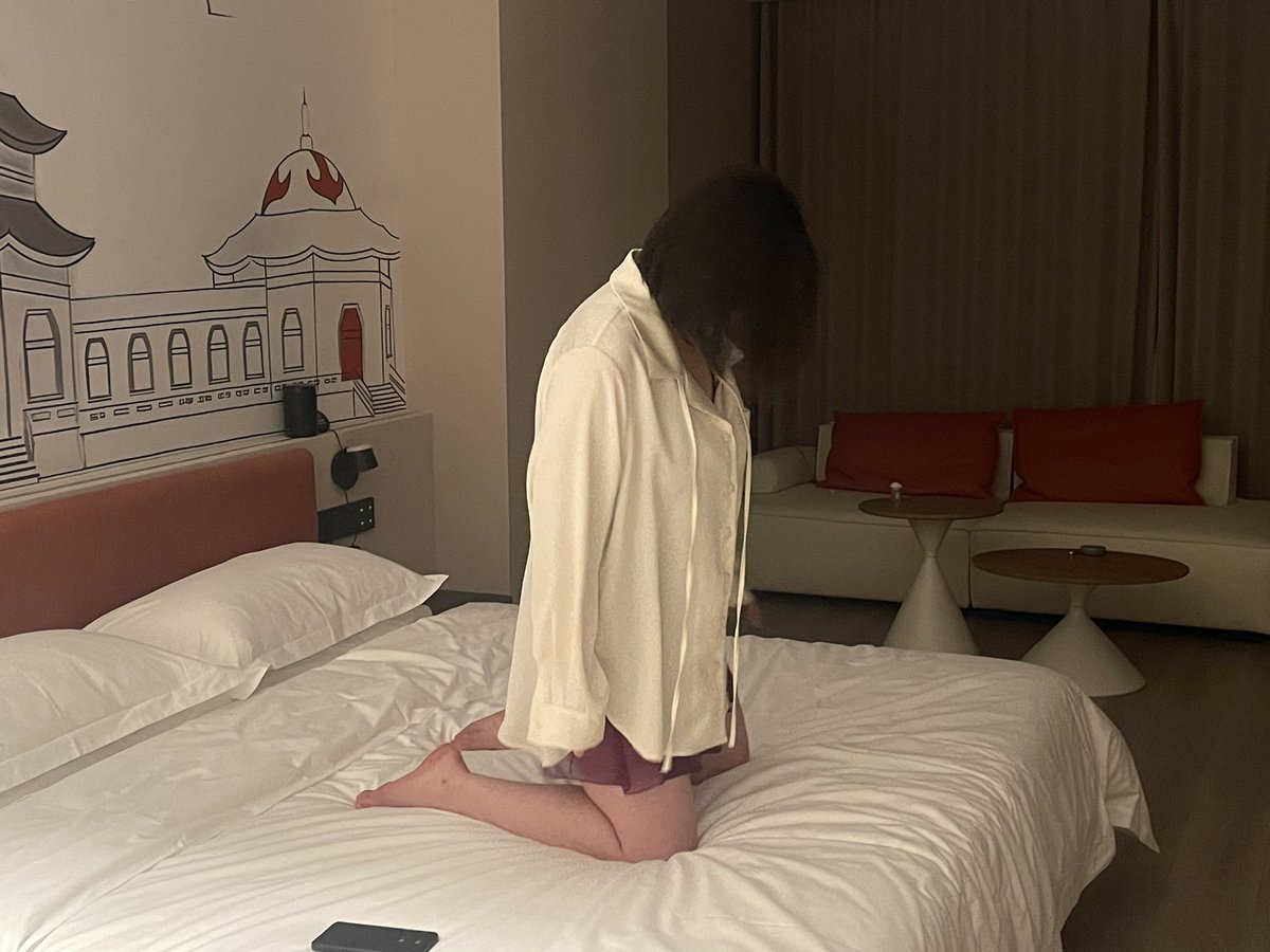 Mature_cow's tweet photo. 人生就在于不断的体验
尊重他人，愉悦自己
巨乳母狗 许久未曾体验过了 https://t.co/p2DcxqZGLN