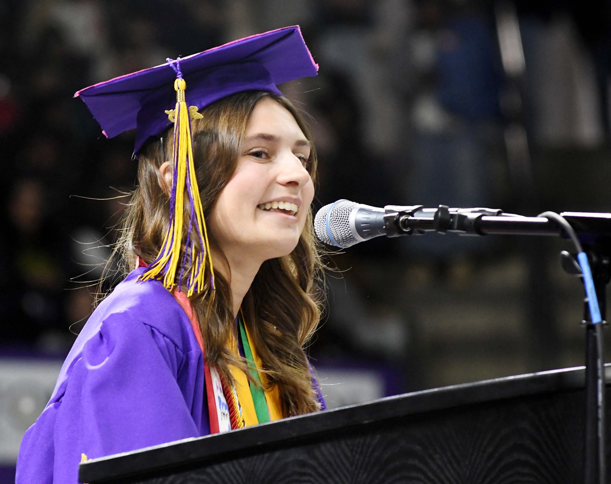 MNSUMankato's tweet photo. So many smiles! There was a lot of joy in Bresnan Arena today as almost 1,700 students received their degrees in two separate ceremonies. Congratulations, graduates! We are so proud of you. #MavGrad https://t.co/AgYDTdYjUN