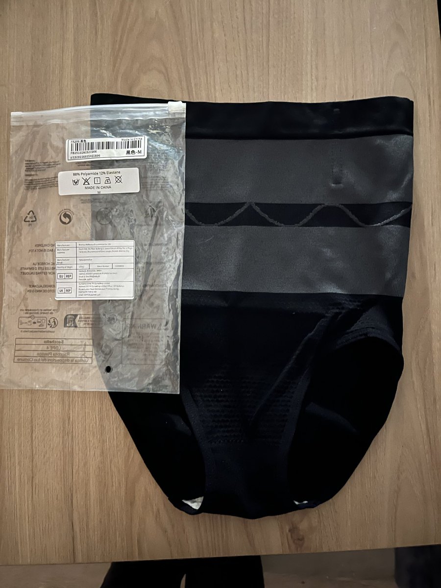 Esmezijlmans12's tweet photo. @SHEIN_Official I have ordered are jeans. You sent me underwear, that is not are jeans. How is that possible, you need a glasses 🤓. https://t.co/R7ngkfMTl1