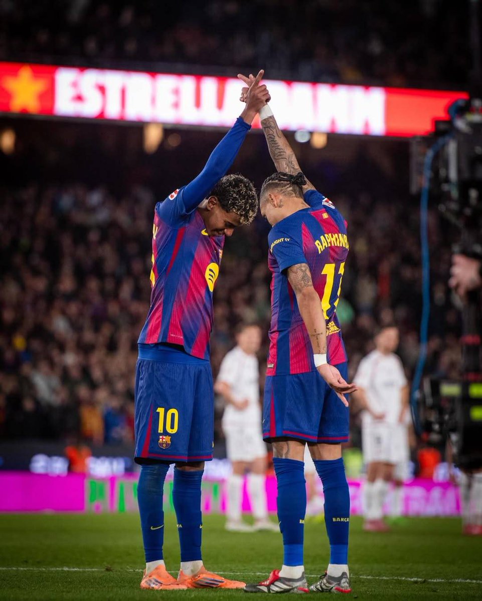 🚨📲 | Raphinha on IG: "LY10 x R11 👉🏾👈🏼❤️"