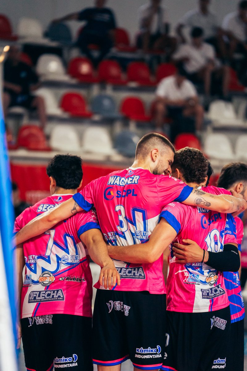 VoleyACLAV's tweet image. Los Millonarios ganaron el primer partido de su pase por la #CopaACLAV 🔥 Mañana se define todo 📌

River 3️⃣-1️⃣ Waiwen  

🔜 Defensores 🆚 San Lorenzo | 21:00 🕘