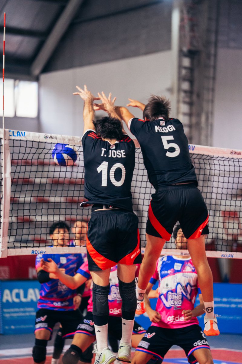 VoleyACLAV's tweet image. Los Millonarios ganaron el primer partido de su pase por la #CopaACLAV 🔥 Mañana se define todo 📌

River 3️⃣-1️⃣ Waiwen  

🔜 Defensores 🆚 San Lorenzo | 21:00 🕘