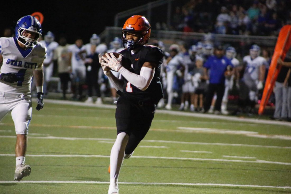 SteenJosiah's tweet photo. Junior Season Stats 
hudl- https://t.co/LAoL9sL6o5
- 1,762 Rec Yards
- 78 Rec
- 27 Rec Tds
Defensive stats
-77 tot 
-53 solo
-4 int
@samhhackney @Coach_Smith10 @__CoachMorris @Switz @RSilverfield @rhettlashlee @Coach_NealBrown @MemphisFB @LSUfootball https://t.co/zwm9SUxgFV