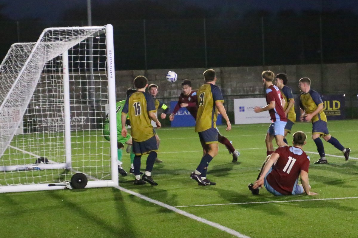 Christo59500527's tweet photo. Hammers fought back for a deserved win 4-2 win over Alresford in the @WessexLeague Here's your Man of the match Josh Malpas , scoring with a diving header, and had a hand in all 4 goals
@HamworthyUtdFC @HUFC1926Group @jmalpas6 @jambojames1968 @ScammellBruce https://t.co/X5XAbrMFWg