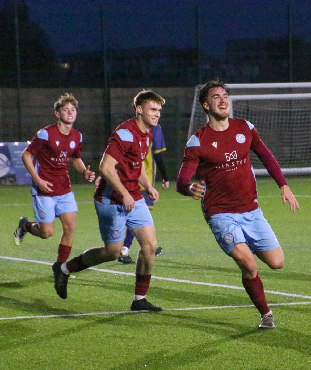 Christo59500527's tweet photo. Hammers fought back for a deserved win 4-2 win over Alresford in the @WessexLeague Here's your Man of the match Josh Malpas , scoring with a diving header, and had a hand in all 4 goals
@HamworthyUtdFC @HUFC1926Group @jmalpas6 @jambojames1968 @ScammellBruce https://t.co/X5XAbrMFWg