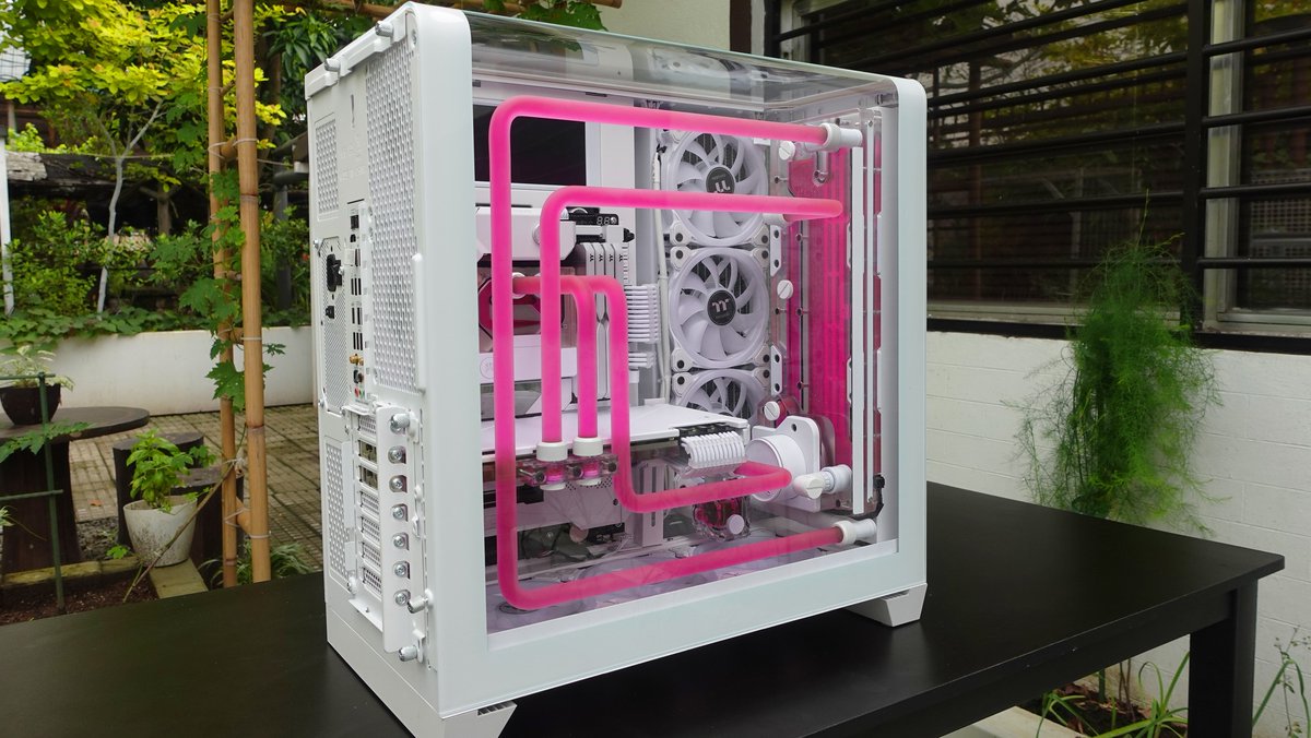 XPCMTeam's tweet photo. PC build by @markvanacosta1 using Thermaltake View 390 Air
#pcbuild #pcsetup #pcmodding #gamingpc #custompc #xpcm #watercooling #customloop #Thermaltake #View390Air #SnowEdition #PCBuild #WhiteBuild #ThermaltakeGaming https://t.co/DHoPgO0dCp