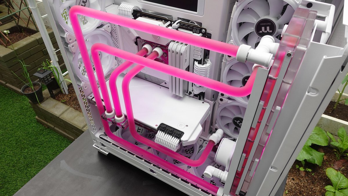 XPCMTeam's tweet photo. PC build by @markvanacosta1 using Thermaltake View 390 Air
#pcbuild #pcsetup #pcmodding #gamingpc #custompc #xpcm #watercooling #customloop #Thermaltake #View390Air #SnowEdition #PCBuild #WhiteBuild #ThermaltakeGaming https://t.co/DHoPgO0dCp