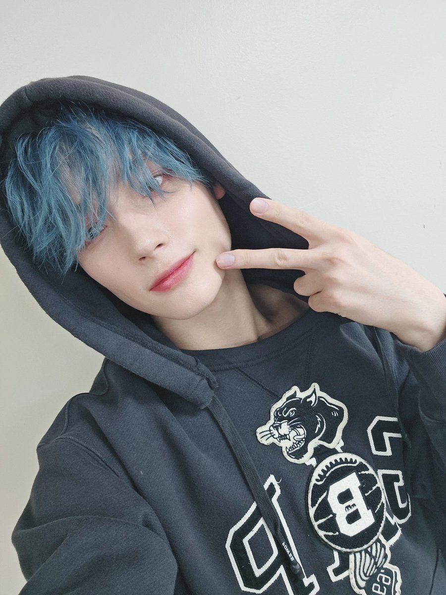 tyunningology's tweet photo. tyunning sharing clothes was lowkey insane when u think about it https://t.co/7pN25GcDId