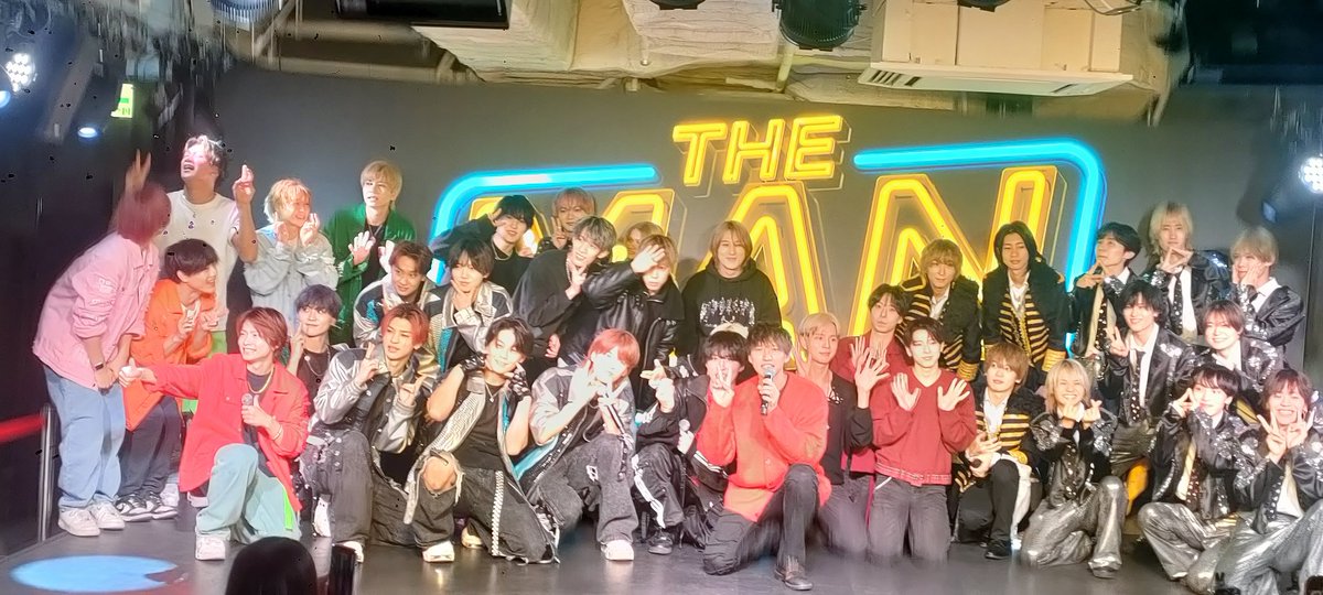 K72jNeverstar's tweet photo. ポーカー後はご飯を食べ
#THEMAN へ
久しぶりの6人 #ACarats カッコよかった
動画OKって言われなかったので今回残せなかったの残念😭
途中ゆっけさんのグラサンずらしをモロにくらい友達と倒れそうになってたww
じゅんのは、うん。酔ってた?(笑)
いや、めちゃくちゃオモロかったけどねw
可愛かったし https://t.co/HZObIZPWTG