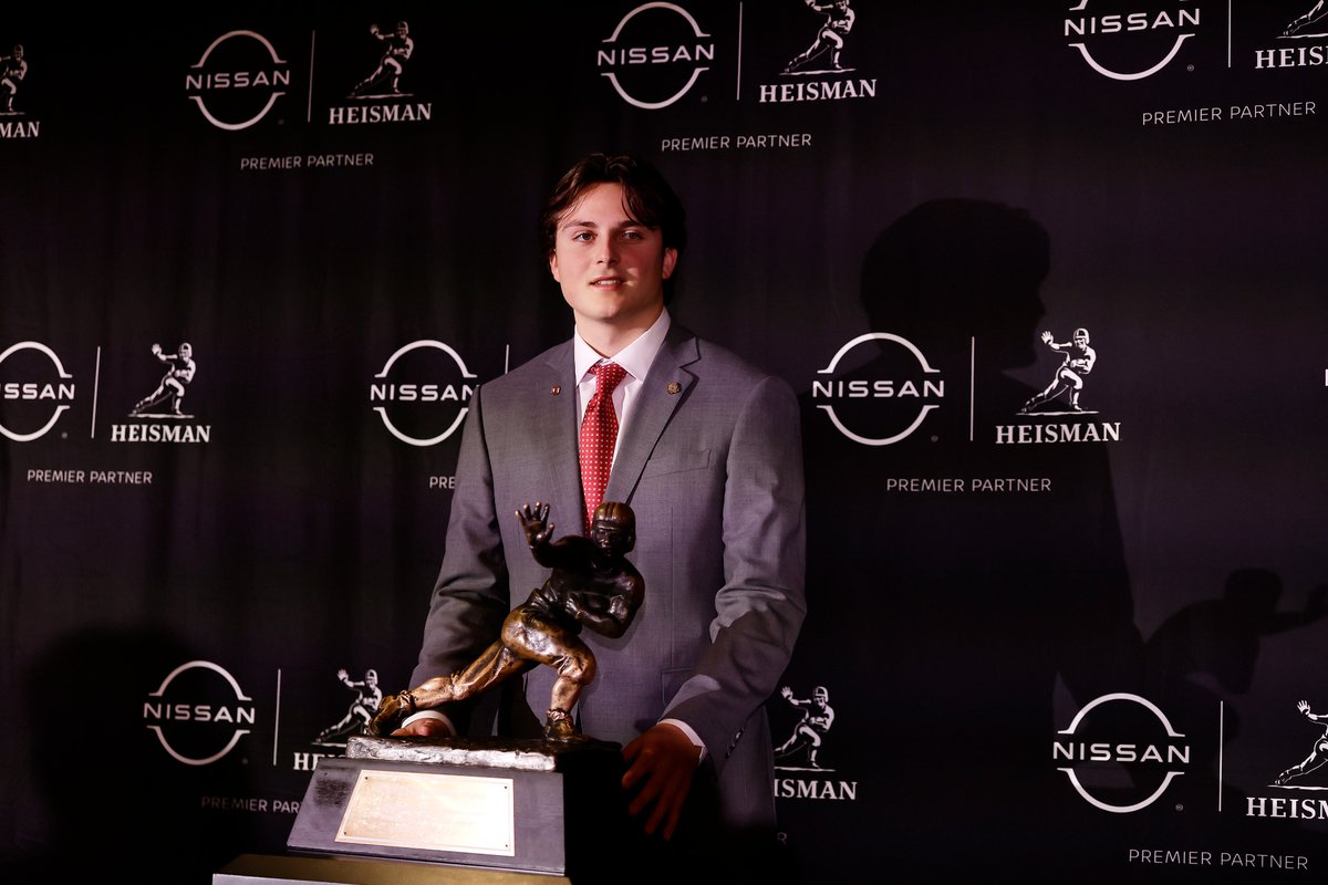 A look at your 2025 Heisman Trophy finalists 🔥🏆