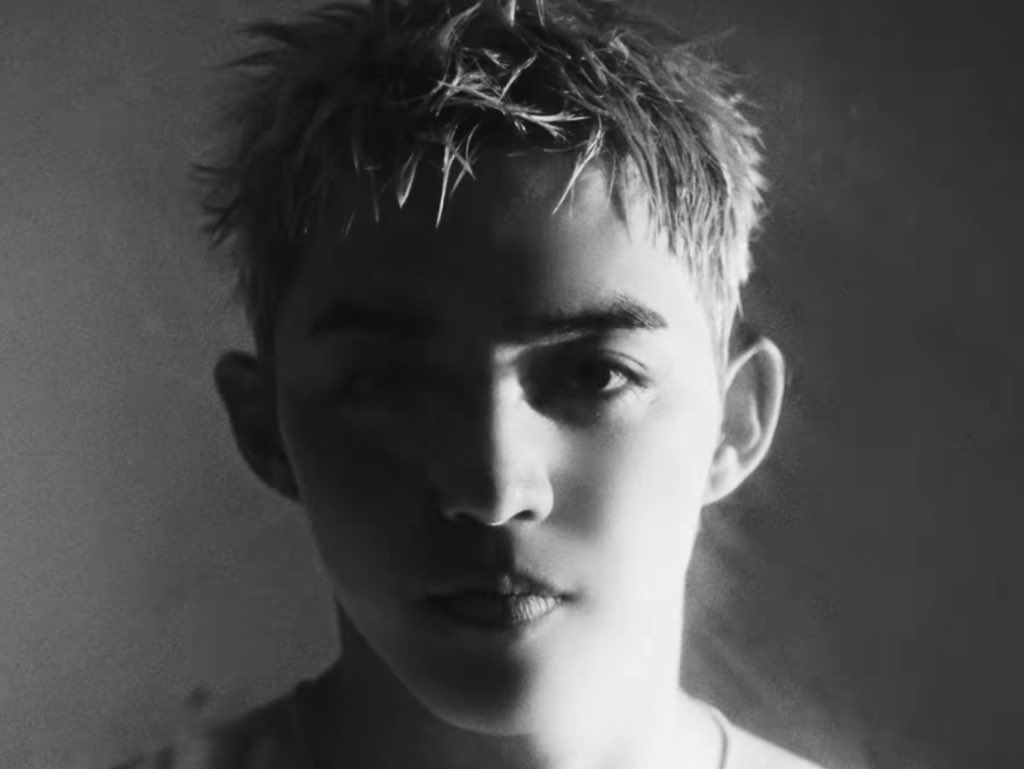 scoups_and_co's tweet image. Regarding the Pretty Woman MV: 

🐶 The two of us tried not to include that (showering) scene 
🍒 Since the clothes &amp;amp; hair get all wet, we filmed it last 
🍒 During the mirror scene, all the staff were right in front of me. I was like, ‘What on earth are we filming right now?’ 😭